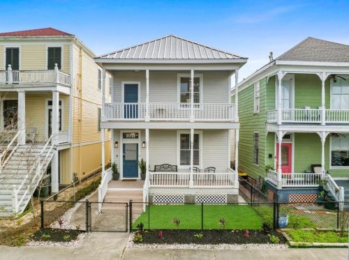 1021 Sealy St, Galveston TX 77550-3813 exterior