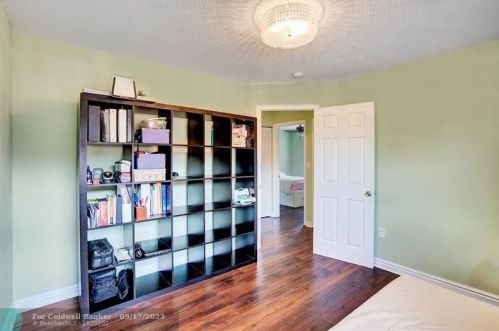 2489 191 Ave, Hollywood FL  33029-4610 exterior