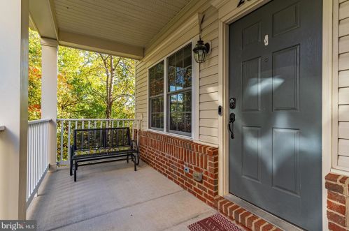 2998 Chinkapin Oak Ln, Woodbridge VA  22191-7514 exterior