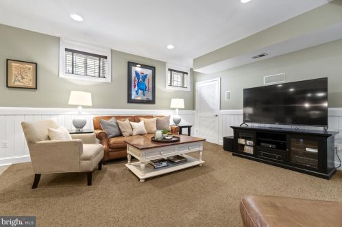 9012 Virginia Ter, Lorton VA  22079-3251 exterior