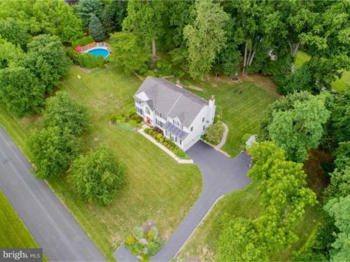 107 Wooded Acres Ln, Downingtown, PA 19335-1985