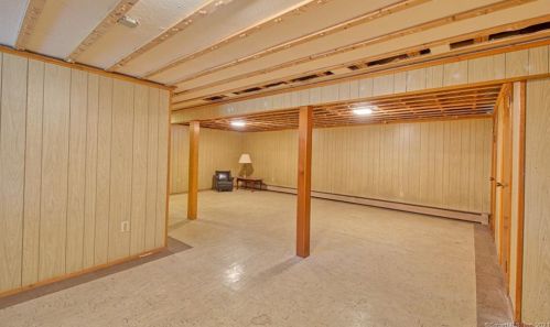 32 Maple View Dr, Waterbury CT  06716-1643 exterior