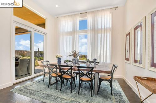 13445 Campus Dr, Oakland CA  94619-3711 exterior