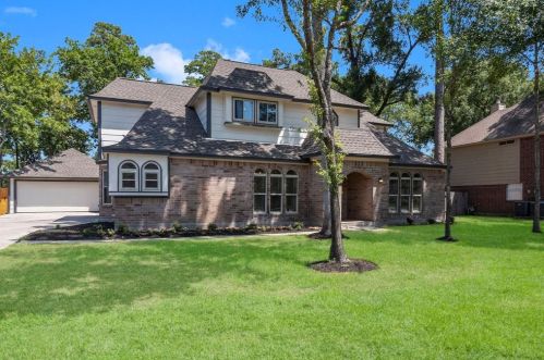 323 Susan Ln, Conroe, TX 77385-9075