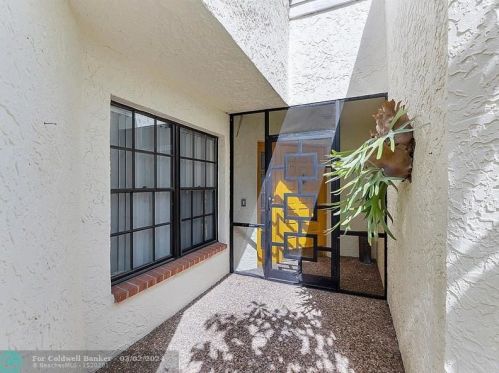 5293 Stonybrook Ln, Boynton Beach FL  33437-1616 exterior