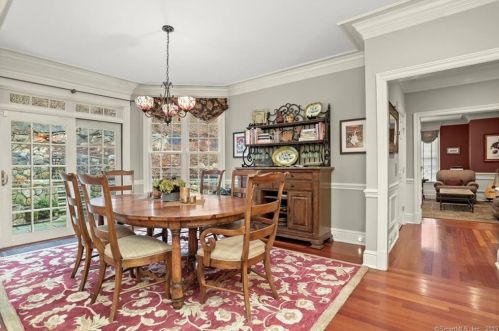 77 Tackora Trl, Ridgefield CT  06877-3028 exterior