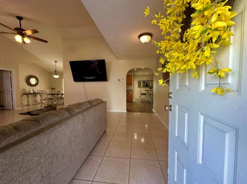 2062 Floresta Dr, Fort Pierce FL  34984-4706 exterior