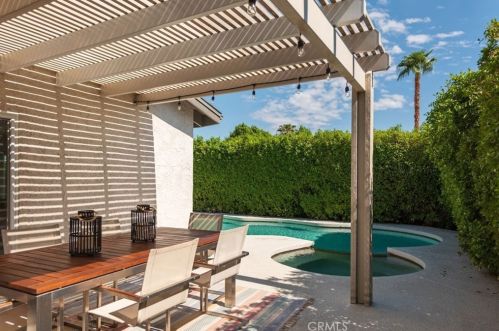 3670 Mesquite Ave, Palm Springs CA  92264-3400 exterior