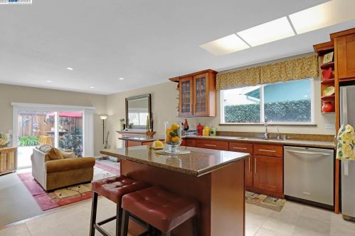 1220 Hillcrest Ave, Livermore CA  94550-4923 exterior