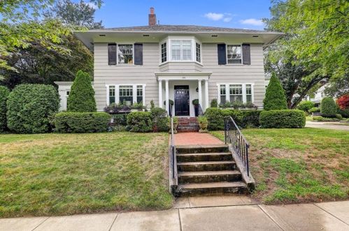 186 Taber Ave, Providence, RI 02906-3301
