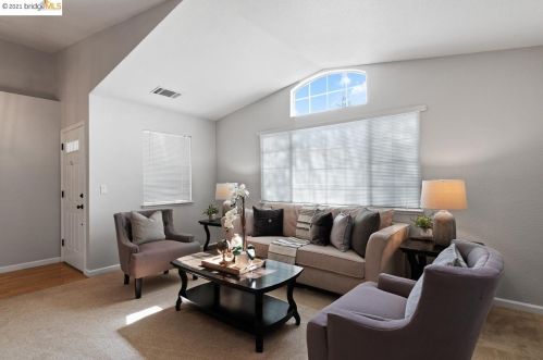 3889 Oak Grove Ct, Oakley CA  94561-4218 exterior