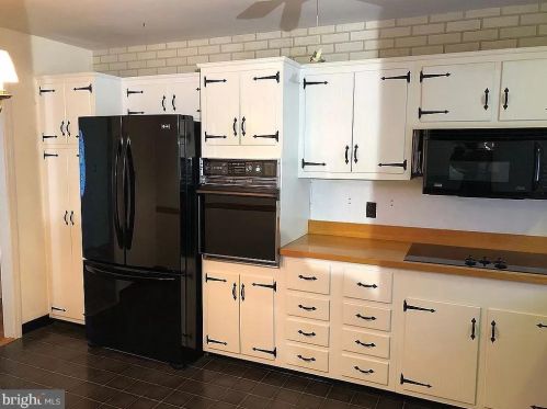 2634 Drayton Dr, Wilmington, DE 19808-3804