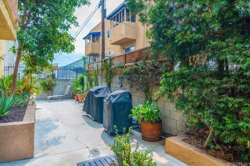 5325 Denny Ave, North Hollywood CA  91602-3218 exterior