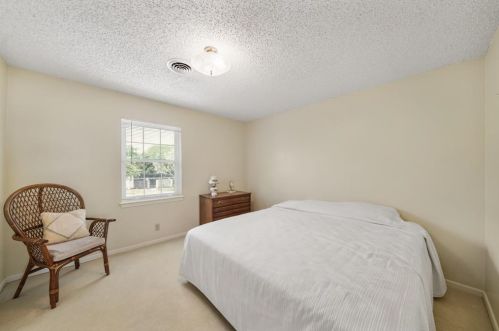 2926 Dominique Dr, Galveston TX 77551-1572 exterior