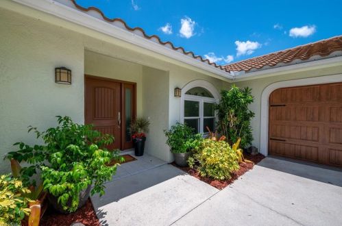 5146 Kristin Ct, Naples, FL 34105-2113