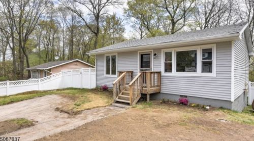 339 Dupont Ave, Hopatcong, NJ 07843-1751