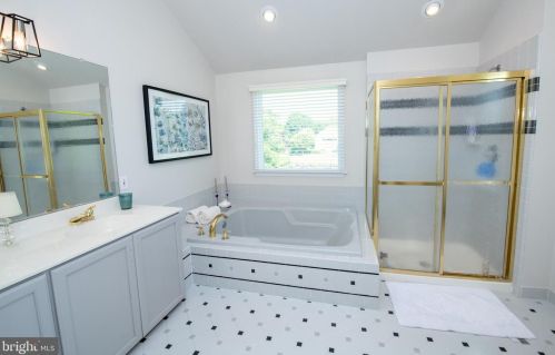 156 Whitney Ln, Southampton PA  18954-1080 exterior