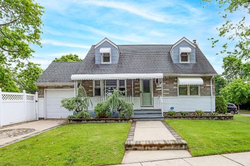 1717 Beck Pl, North Bellmore, NY 11710-2553