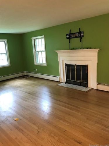 19 Wood Rd, Bloomfield CT  06002-1120 exterior