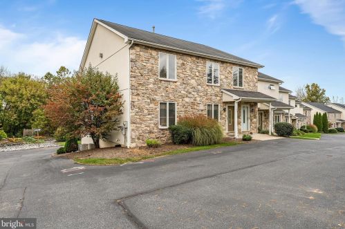 20 Chestnut Commons Ct, Easton, PA 18040-8181