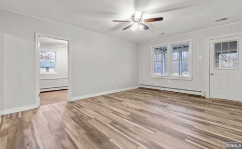 33 Riverside Dr, Oakland NJ  07436-1405 exterior