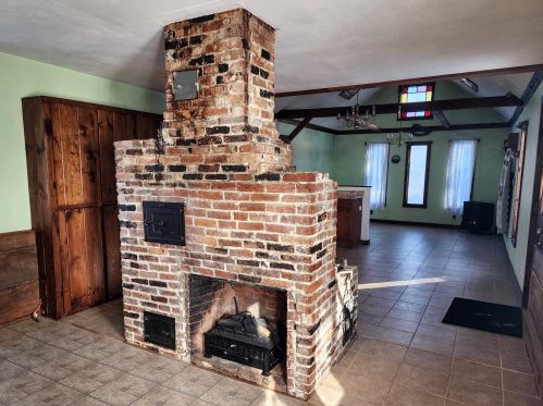 9 Hampstead Rd, Danville NH  03819-5100 exterior