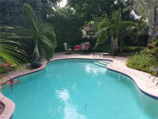 1920 194th St, Miami, FL 33179-3647