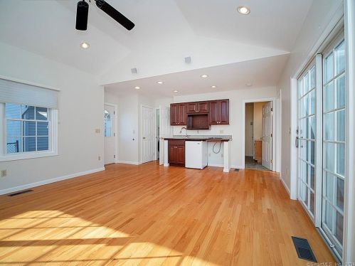 40 Sugar Hill Rd, North Haven CT  06473-4013 exterior