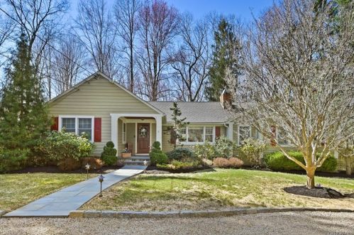 11 Delano Dr, Bedford Hills, NY 10507-1001