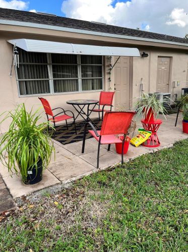 1252 Club Dr, Delray Beach, FL 33445-2824