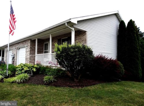 21 Holly Ct, Lees Cross Roads, PA 17257-8749