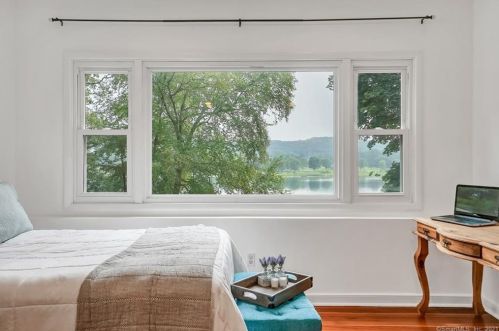 93 Boulevard Dr, Danbury CT  06810-7254 exterior