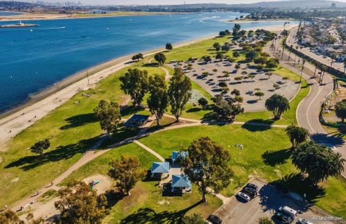 3802 Crown Pt Dr, San Diego CA 92109-6711 exterior