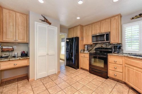 102 Seafarer Ct, Folsom CA  95630-2332 exterior