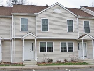 34 Marjorie Ln, Manchester, CT 06042-2070