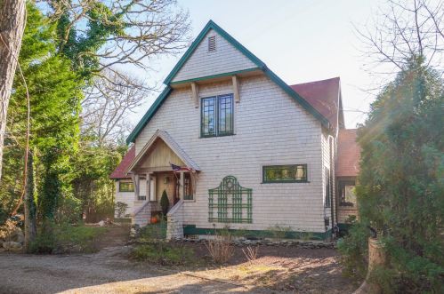 7 Bog Rd, Marthas Vineyard, MA 02539-7006