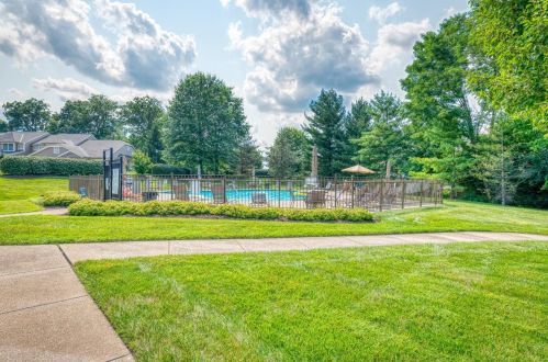 5892 Stonebridge Cir, Milford OH  45150-6572 exterior