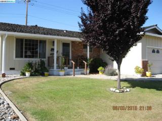 1508 Hill Dr, Antioch, CA 94509-2115