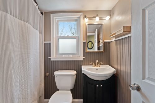 657 2nd Ave, West Bend WI  53095-4013 exterior