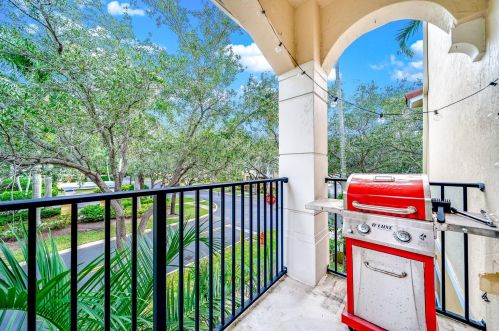 2850 Oasis Dr, Boynton Beach FL  33426-8665 exterior