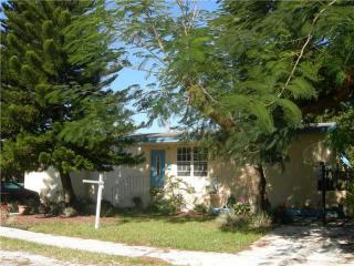 7865 21st Ter, Miami, FL 33155-6546