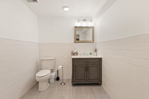 230 Newbury St, Boston MA  02116-2567 exterior