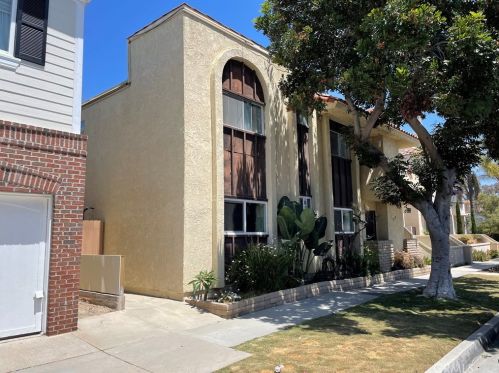 319 15th St, Huntington Beach, CA 92648-4258