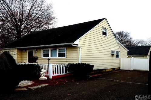 3 Grott Ln, East Brunswick, NJ 08816-3817