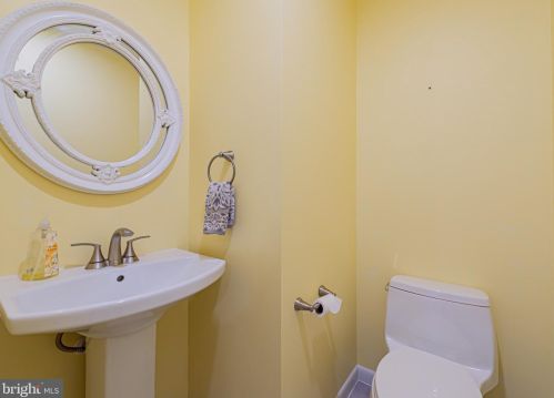 25 Bacon Ct, Dover DE  19901-2572 exterior