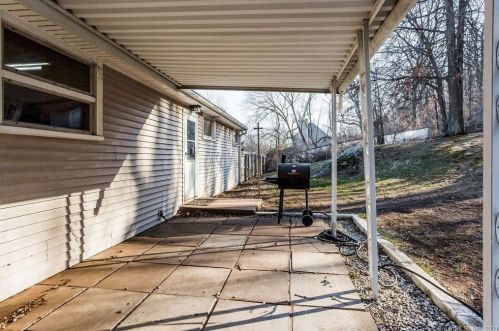 691 Millbrook Rd, Middletown CT  06457-5523 exterior