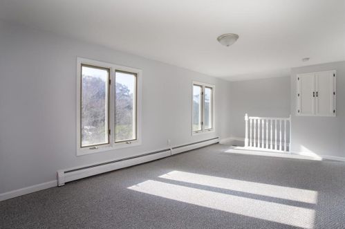 140 Montgomery St, Tiverton RI  02878-2423 exterior