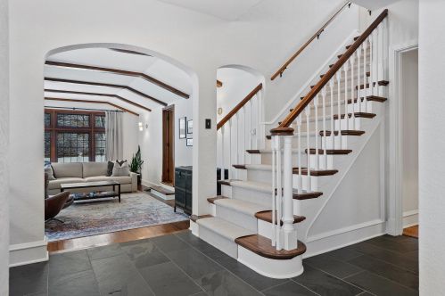 5505 Diversey Blvd, Milwaukee, WI 53217-5202