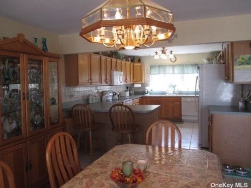 69 Mowbray St, Canaan Lake NY  11772-2113 exterior