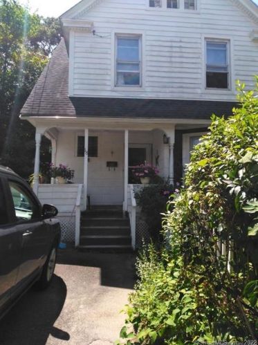 18 Simsbury St, Waterbury CT  06704-2719 exterior